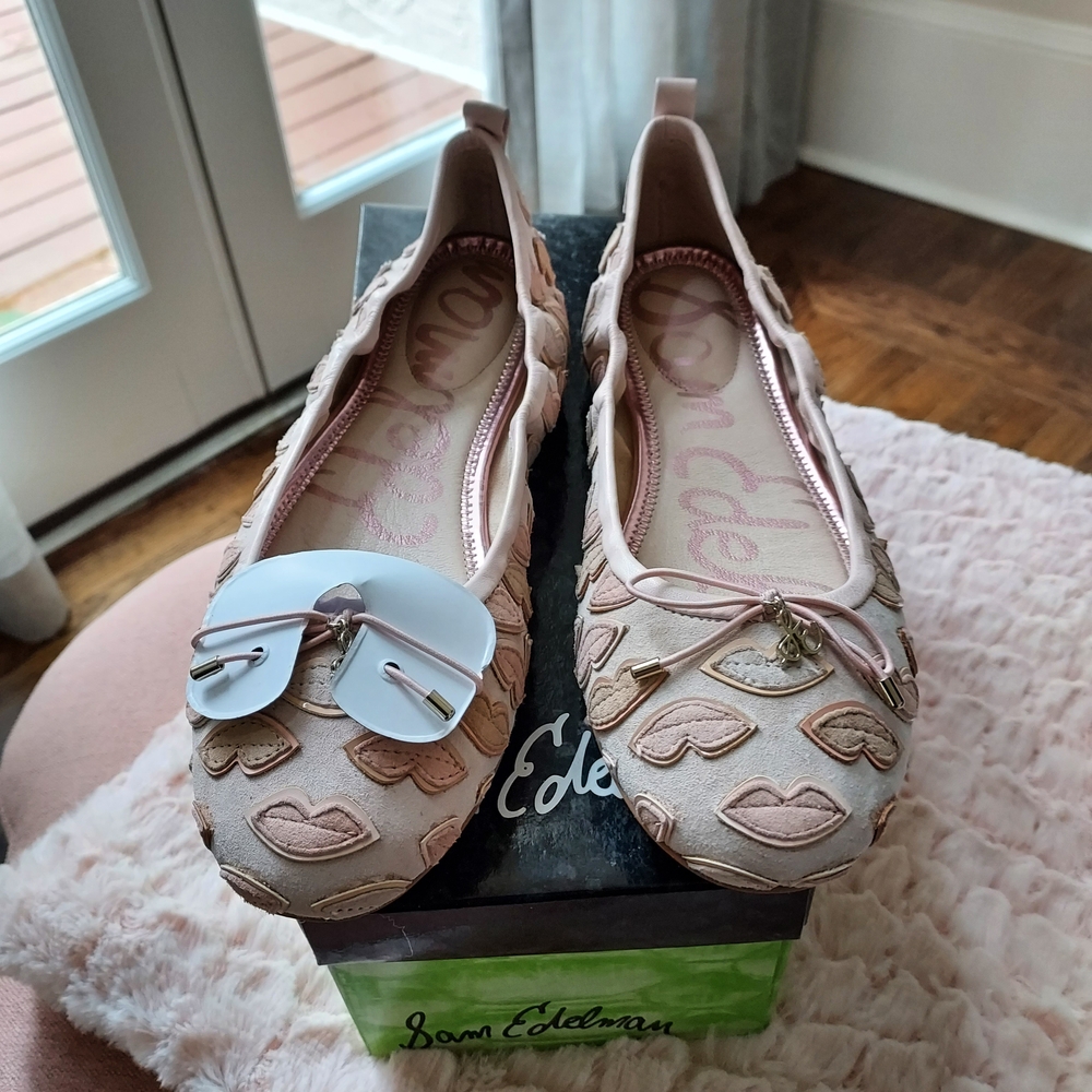 Sam Edelman Pink Flats with Lip Design and Bow